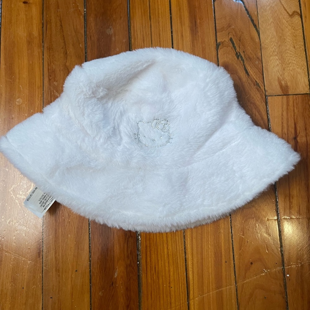 furry white hello kitty bucket hat